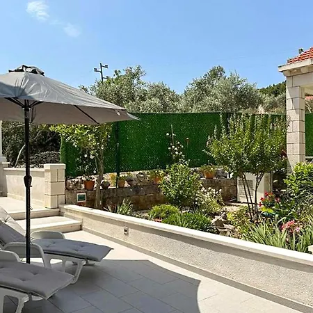 2 Bedroom Amazing In 鲁巴达